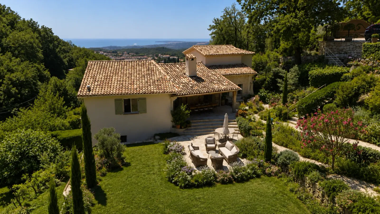 House / Villa in Vence — photo 1