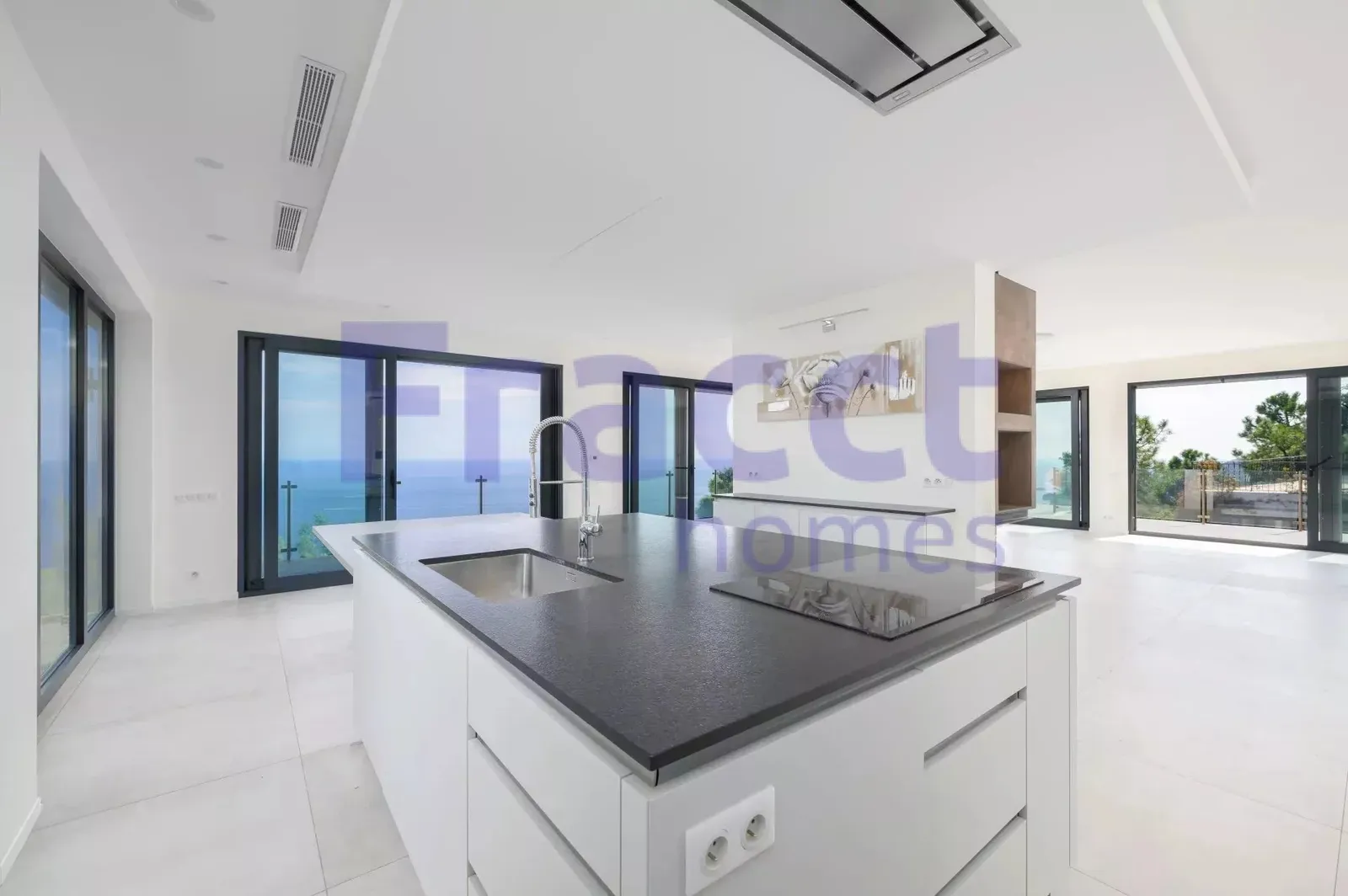 House / Villa in Saint-Raphaël — photo 4